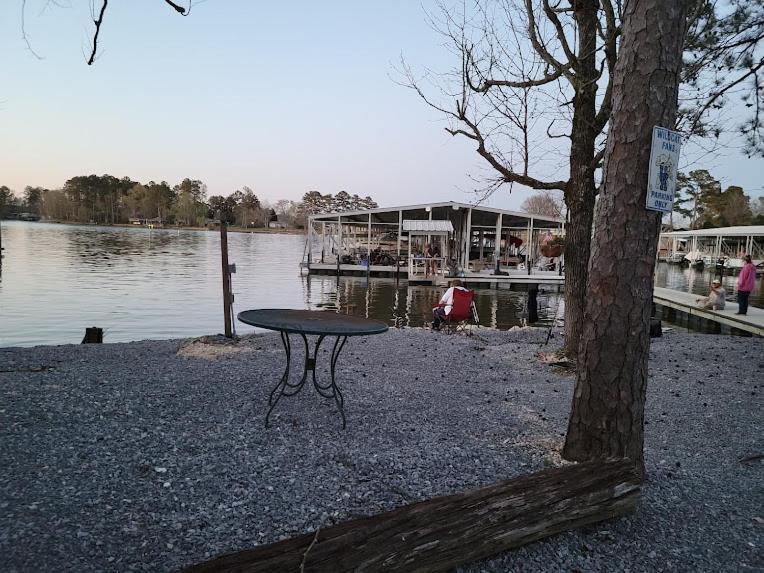 Bay Springs Country Inn & Marina Centre Kültér fotó